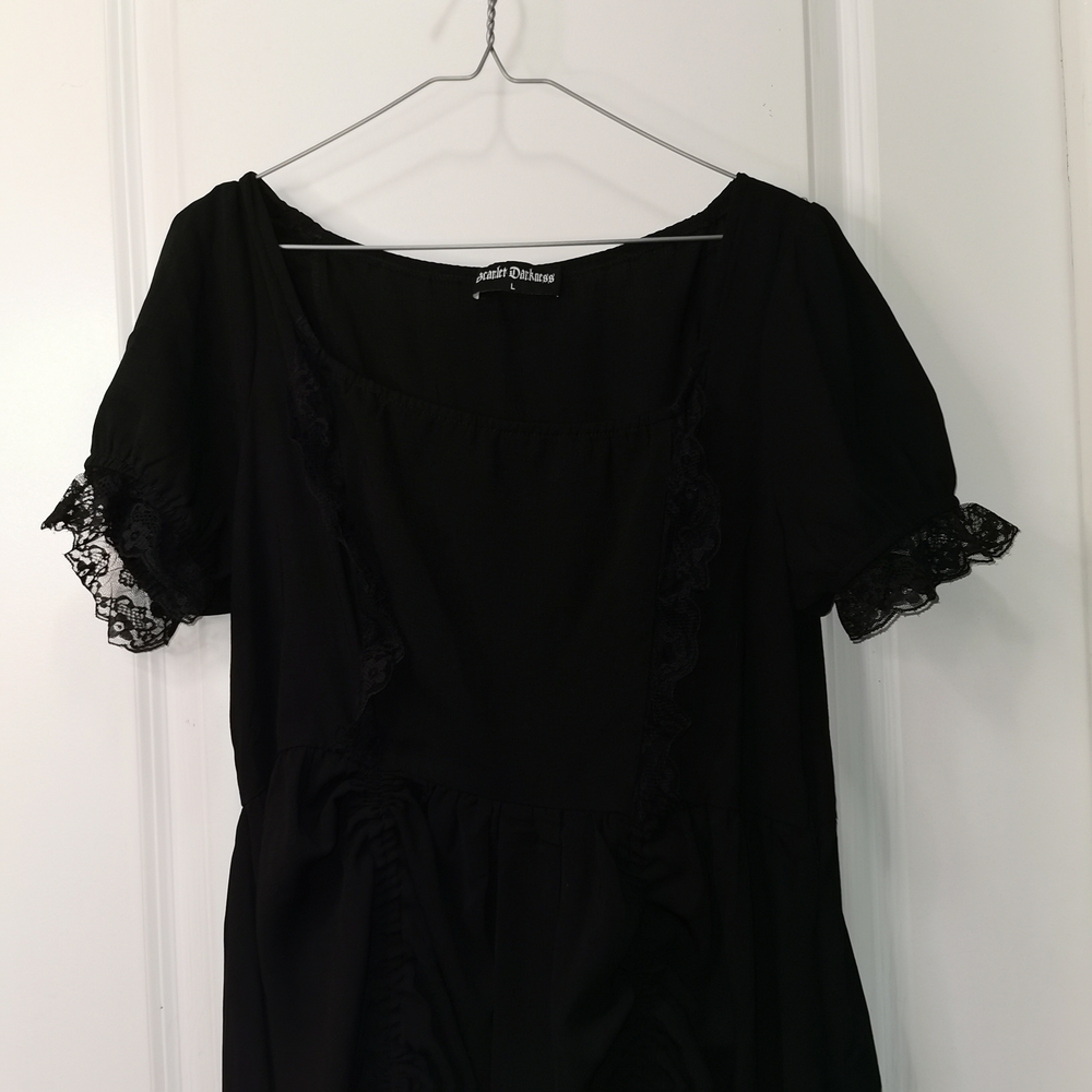 Black Lace-Trim Maxi‎ Dress with Puff Sleeves - Picture 5 of 10
